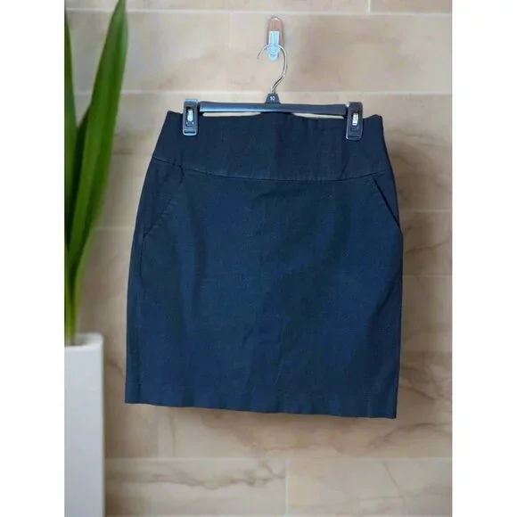 Banana Republic Black Skirt - Picture 2 of 4